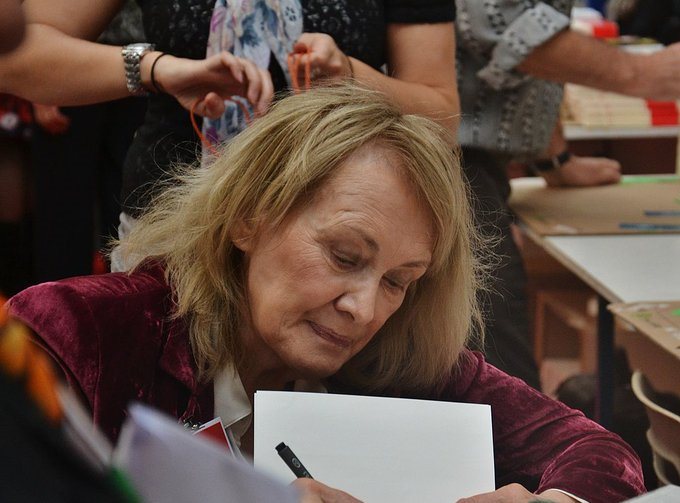 La escritora francesa Annie Ernaux ganó el Premio Nobel de Literatura