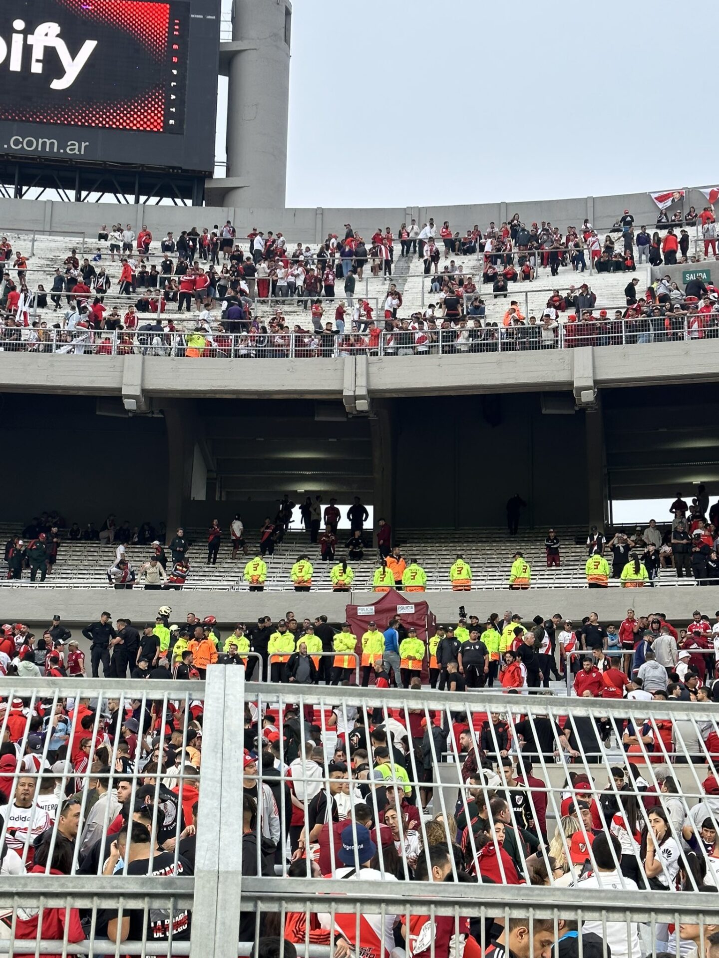 C Mo Fue El Momento De La Ca Da Del Hincha De River Que Muri En El